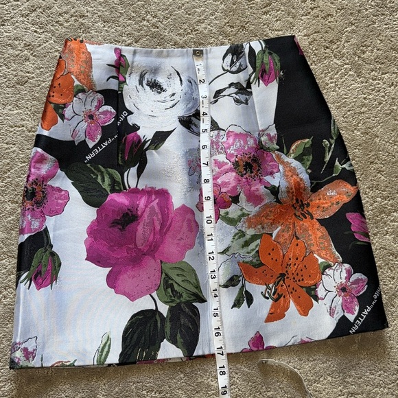 Off-White
Off White Floral Mini Skirt Multicolor
 size 36 - Picture 12 of 14
